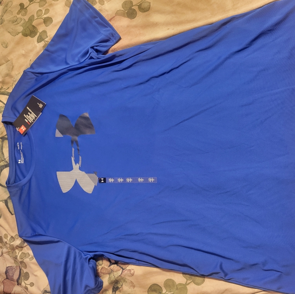 Hunder Armour Tshirt Size L New Wit Tag